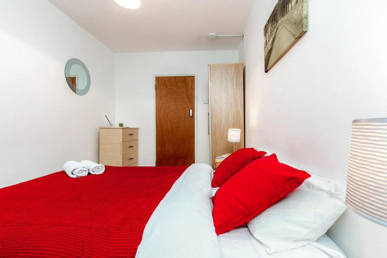 Homestay Bracken House Apartment Croydon