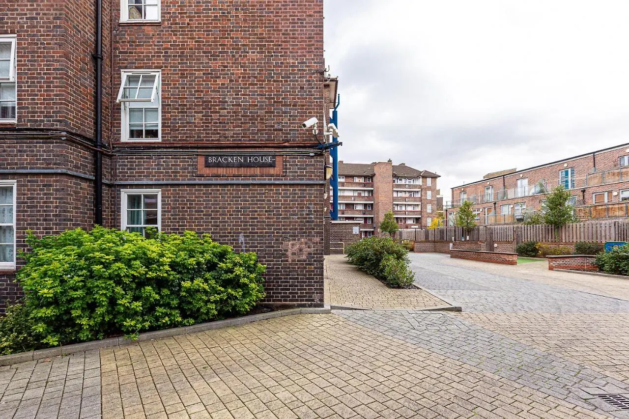 Homestay Bracken House Apartment Croydon