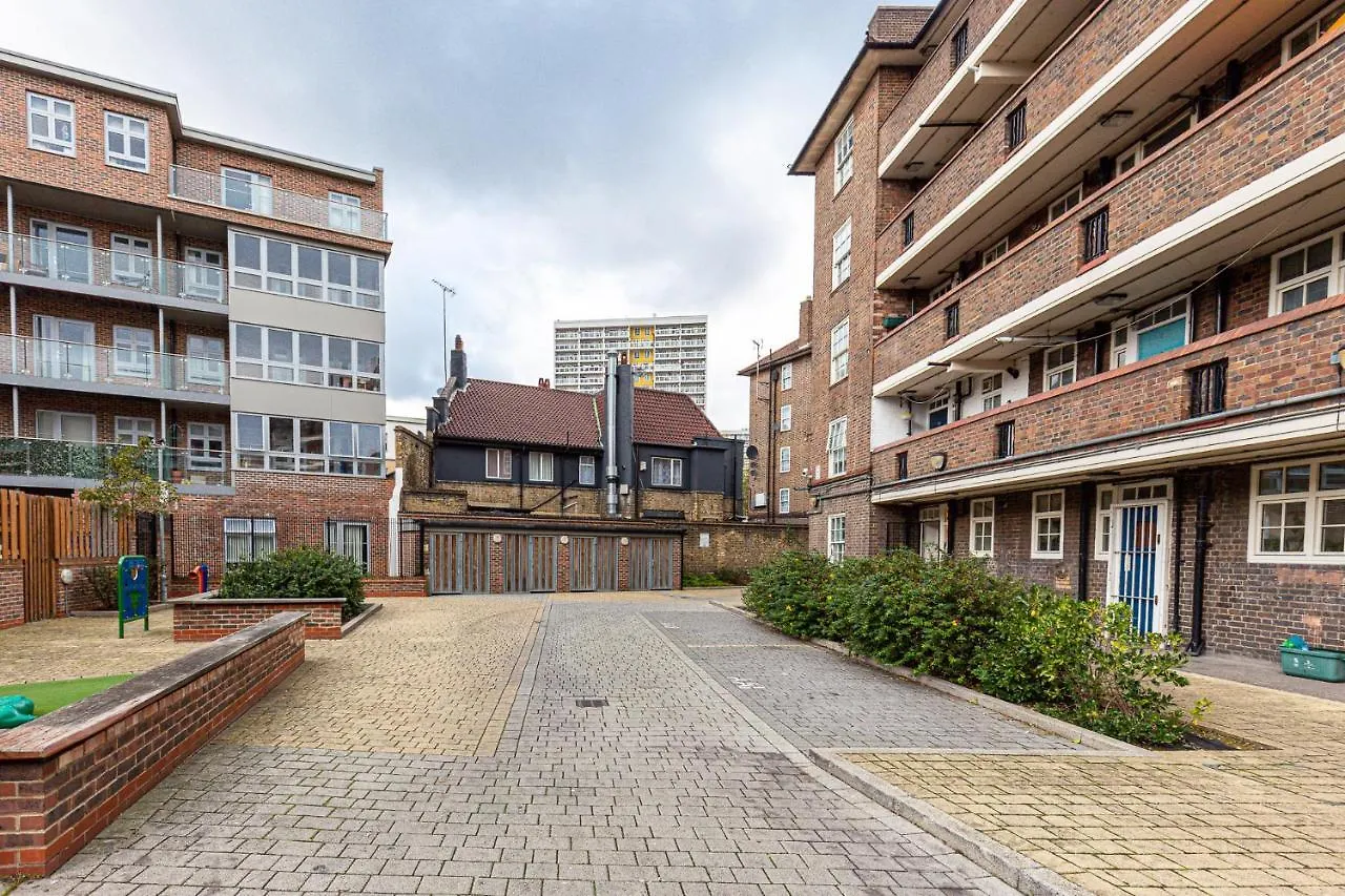 Bracken House Apartment Croydon 0*,  United Kingdom